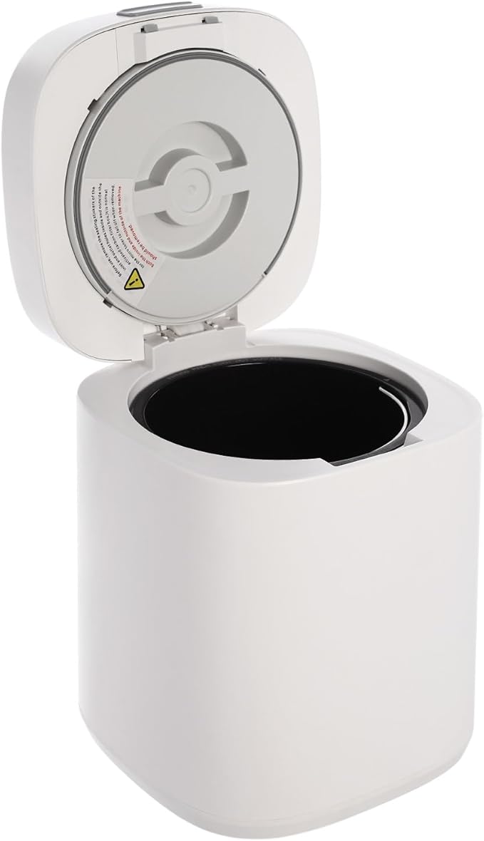 Kitchen Electric Composter 2.5L Larger Capacity Electric Kitchen Composter IndoorSmart Odorless Compost Bin Turns Kitchen Waste to Fertilizer Garden Food Compost Machine (White)