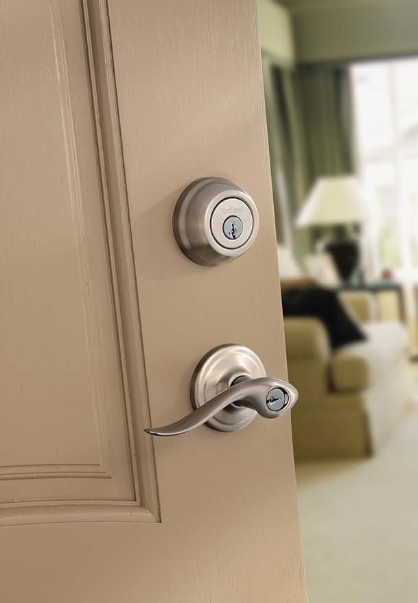 Kwikset Tustin Entry Door Handle with Lock and Key, Secure Keyed Reversible Lever Exterior, For Front Entrance and Bedrooms, Venetian Bronze, Pick Resistant Smartkey Rekey Security and Microban