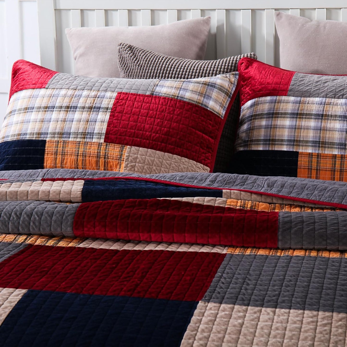 Secgo Velvet Queen Comforter Set for Bed - 100% Cotton Quilts Queen Size, Red, Black Bedspreads (90 * 98 Inch) with 2 Pillow Shams, Patchwork Reversible Lightweight Bedding