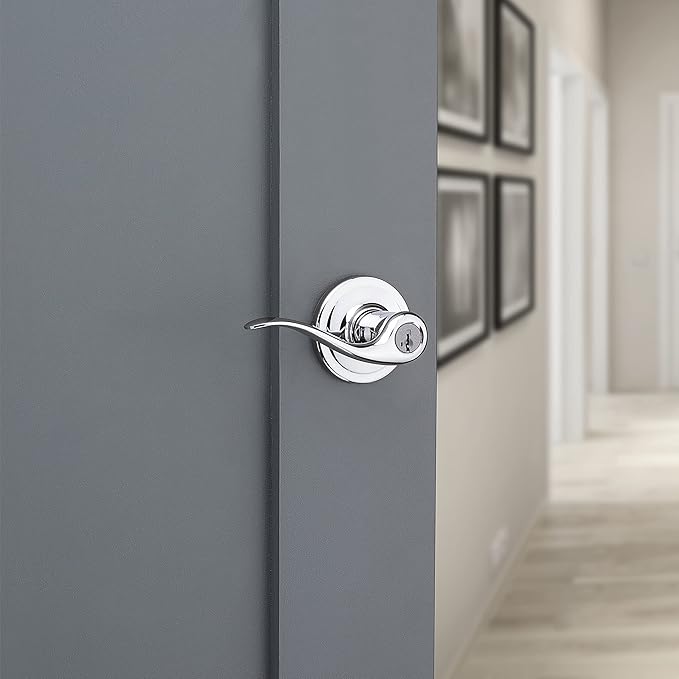 Kwikset Tustin Entry Door Handle with Lock and Key, Secure Keyed Reversible Lever Exterior, Doorlock, For Front Entrance and Bedrooms, Polished Chrome, Pick Resistant Smartkey Rekey Security
