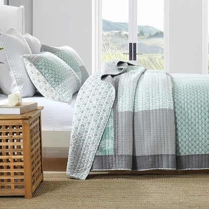 PANGUSHAN Quilt Set King Size, 100% Cotton Bedspread Quilt Bedding Set, Patchwork Reversible Floral Quilt for King Bed, Green/Grey/White Bed Spread, Lightweight Comforter for All Season, 3 Pieces
