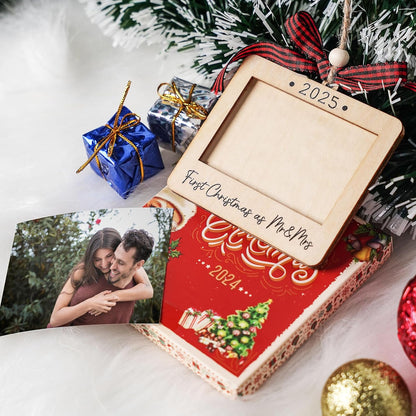 Christmas Photo Frame Ornament, 2025 Ornament, Wooden Picture Frame Ornaments With Hanging String (2025 Mr & Mrs (Landscape))