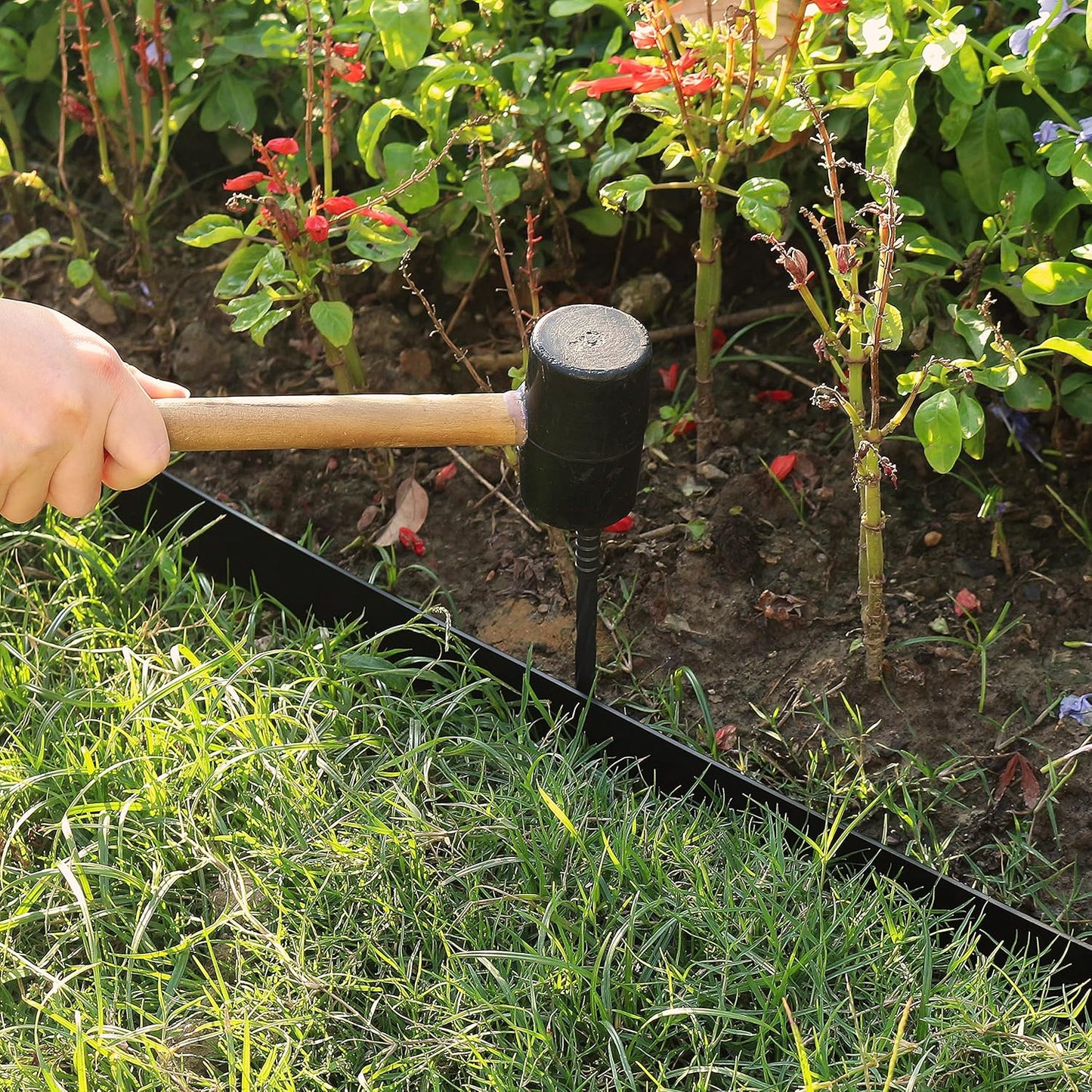 Gardzen 1.5" x 100' Landscape Edging Kit, Garden Edging Coil Comes with 120 Pcs Spikes, No Dig Lawn Border Design